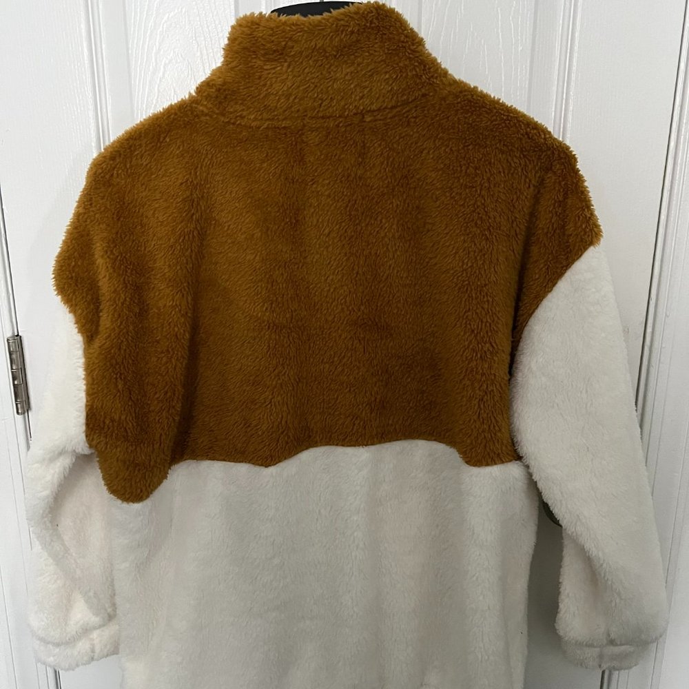 Sweater/Jacket - Picture 2 of 4